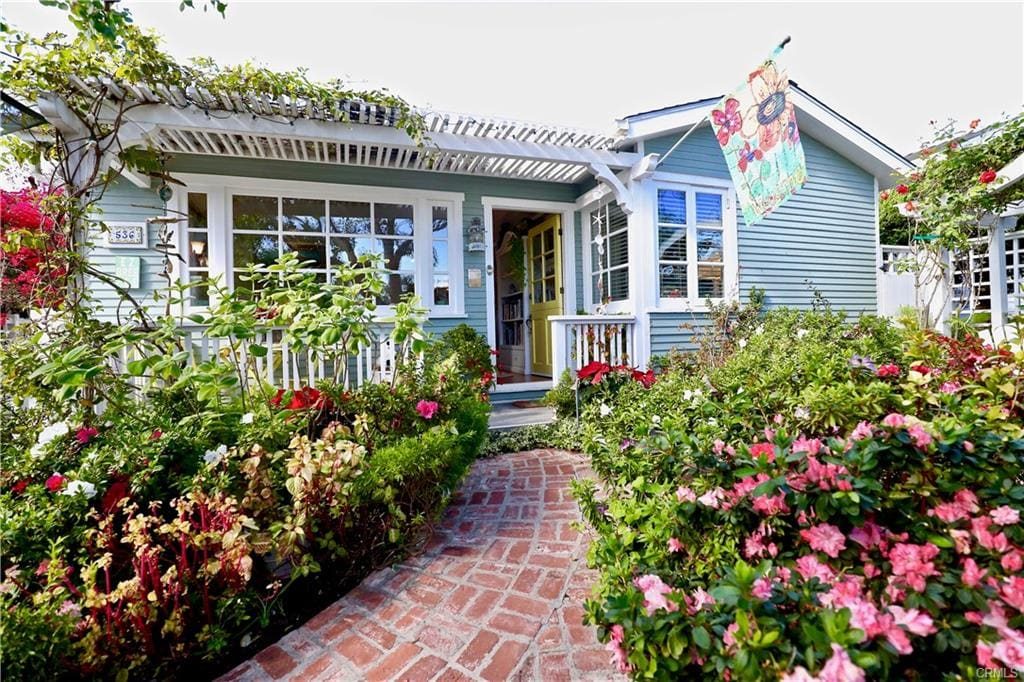 The flower-lined entry of a real Trustead home — a beach cottage in Laguna